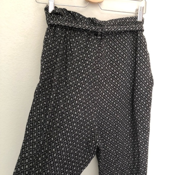 H&M High Waisted Paperbag Pants - Picture 12 of 12
